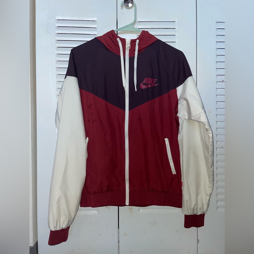 Runs small&fits like women’s small/medium! Used once